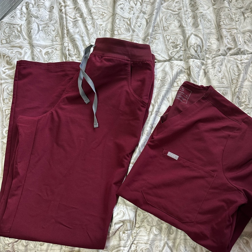 Women’s scrubs figs